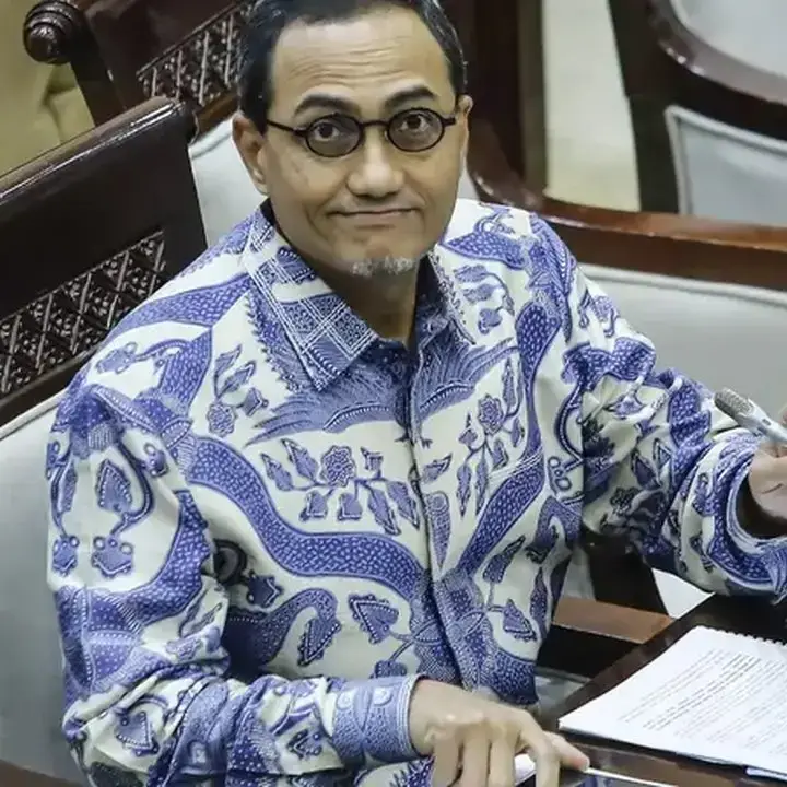 PHK Emiten Harus Transparan, OJK Ingatkan Dampak Material ke Investor
