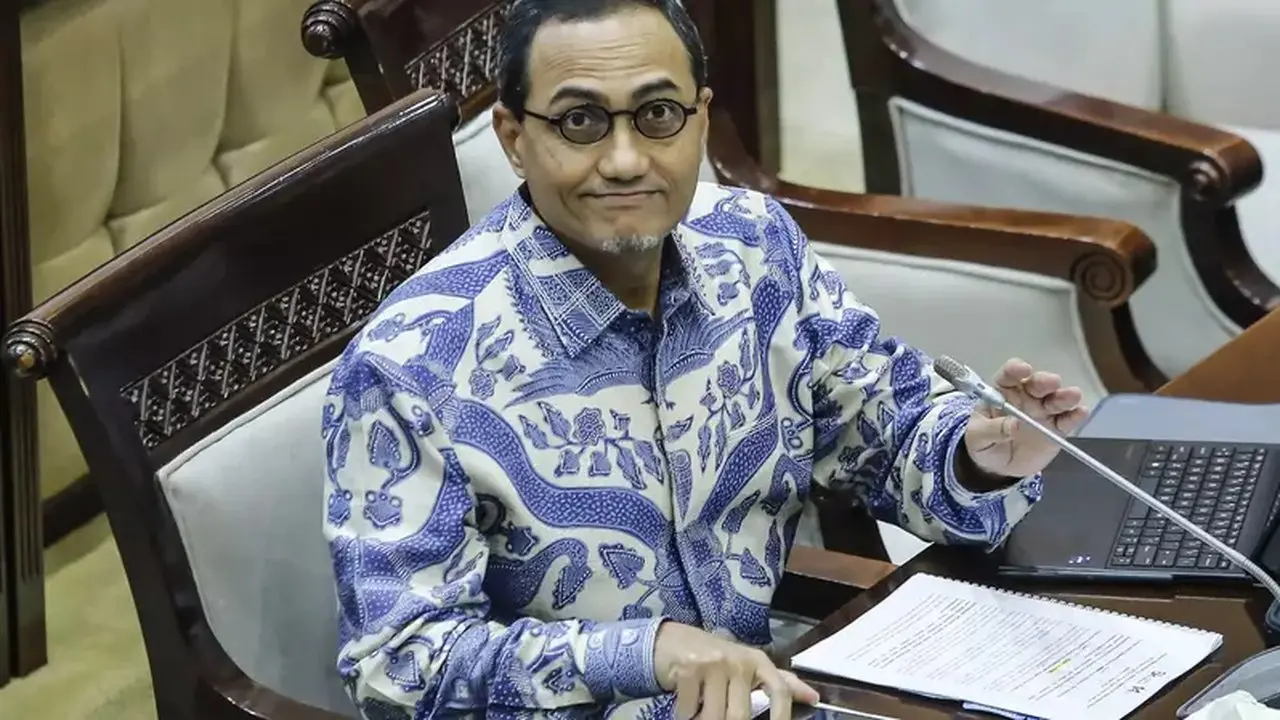 PHK Emiten Harus Transparan, OJK Ingatkan Dampak Material ke Investor