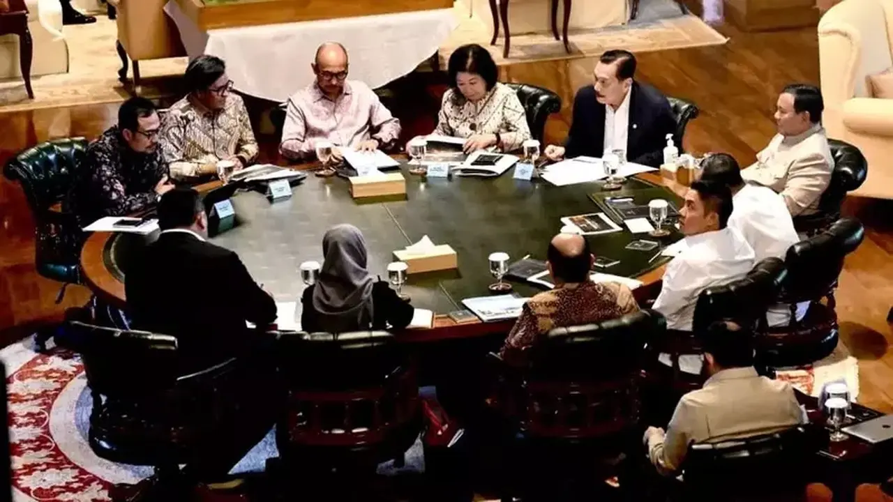 Prabowo Gelar Rapat Terbatas Bahas GovTech dan Kondisi Ekonomi di Hambalang