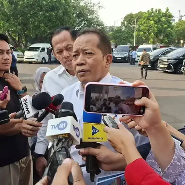 Prabowo Gelar Rapat Terbatas Bahas Pengoperasian Koperasi Desa Merah Putih