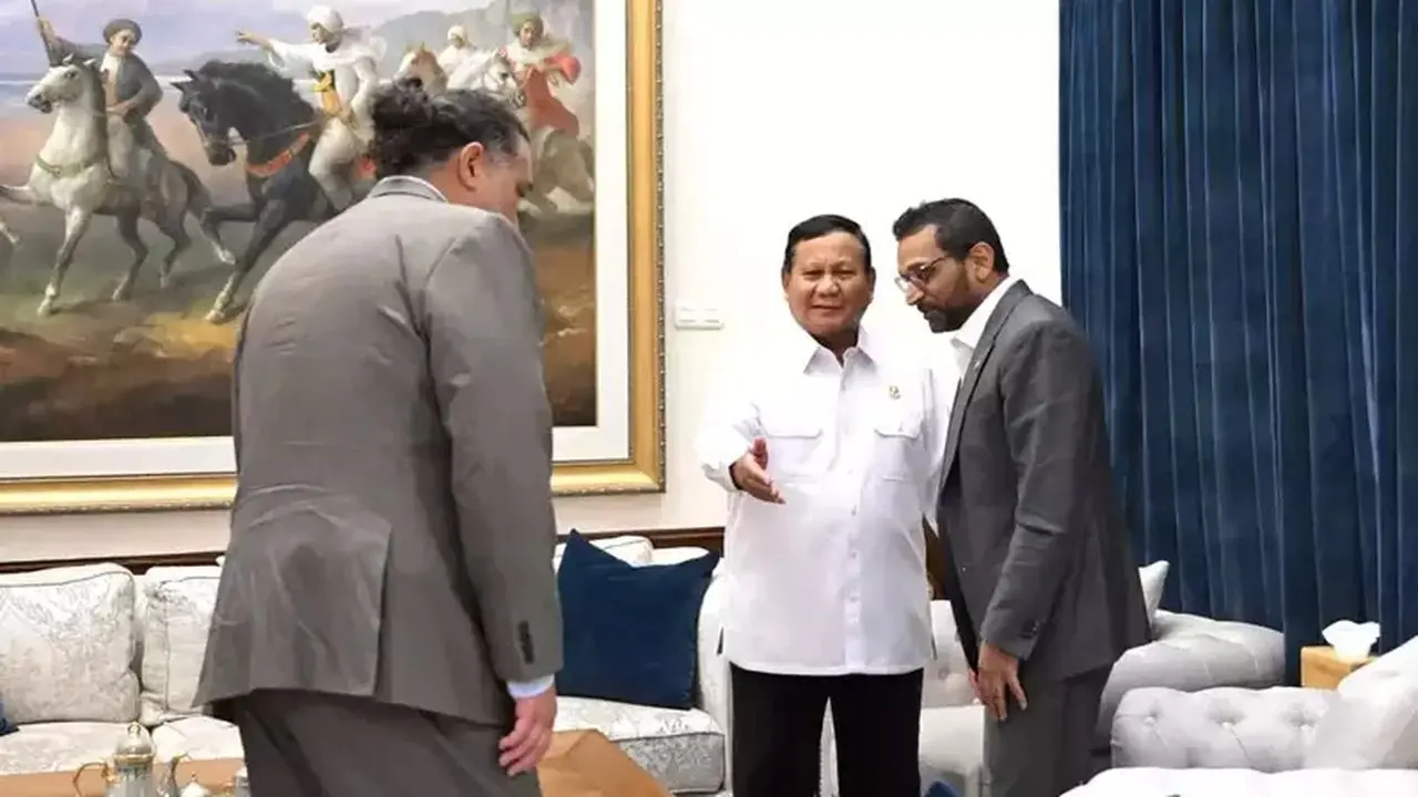 Presiden Prabowo Terima Langsung Artefak Budaya Indonesia dari Bos FBI