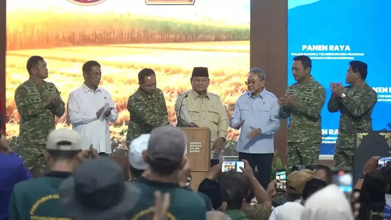 Presiden Prabowo Tinjau Langsung Panen Raya TNI dan Hilirisasi Tebu