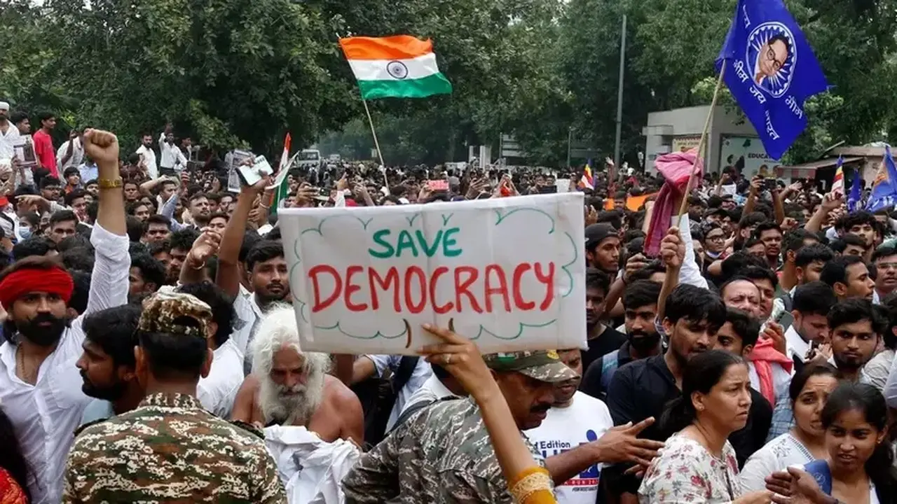 Protes Kebocoran Ujian Mendesak Mundurnya Menteri Pendidikan India