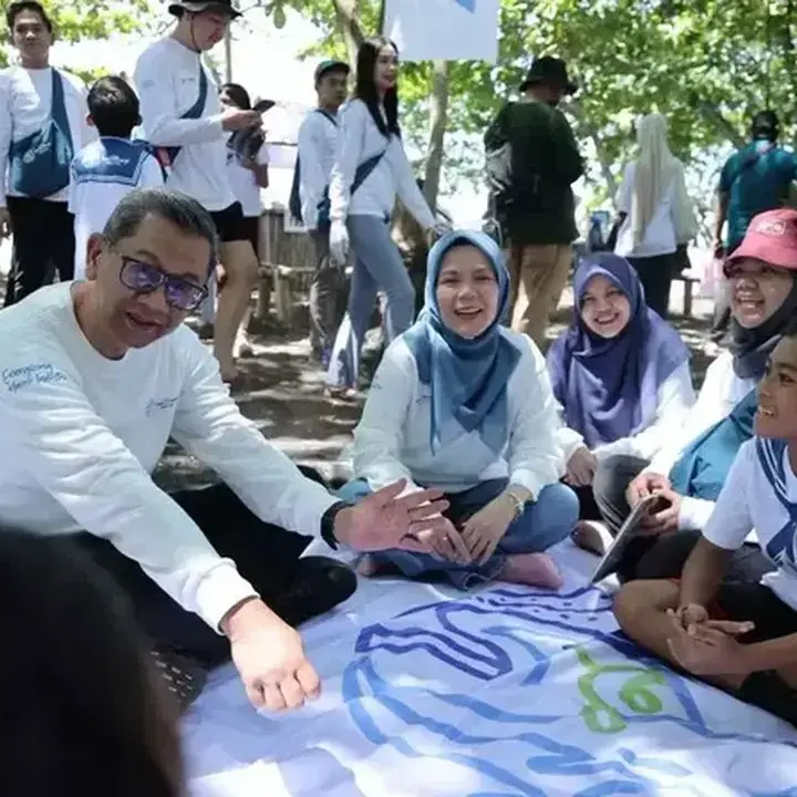PTK Gelar Edukasi Maritim dan Aksi Bersih Pantai di Bitung