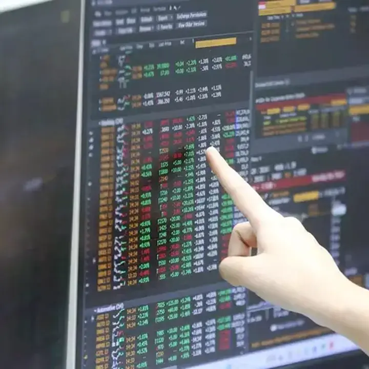Rangkuman Investasi: Laba Bank Mandiri Meroket, Emas Stabil, dan Rekomendasi BBCA Terbaru