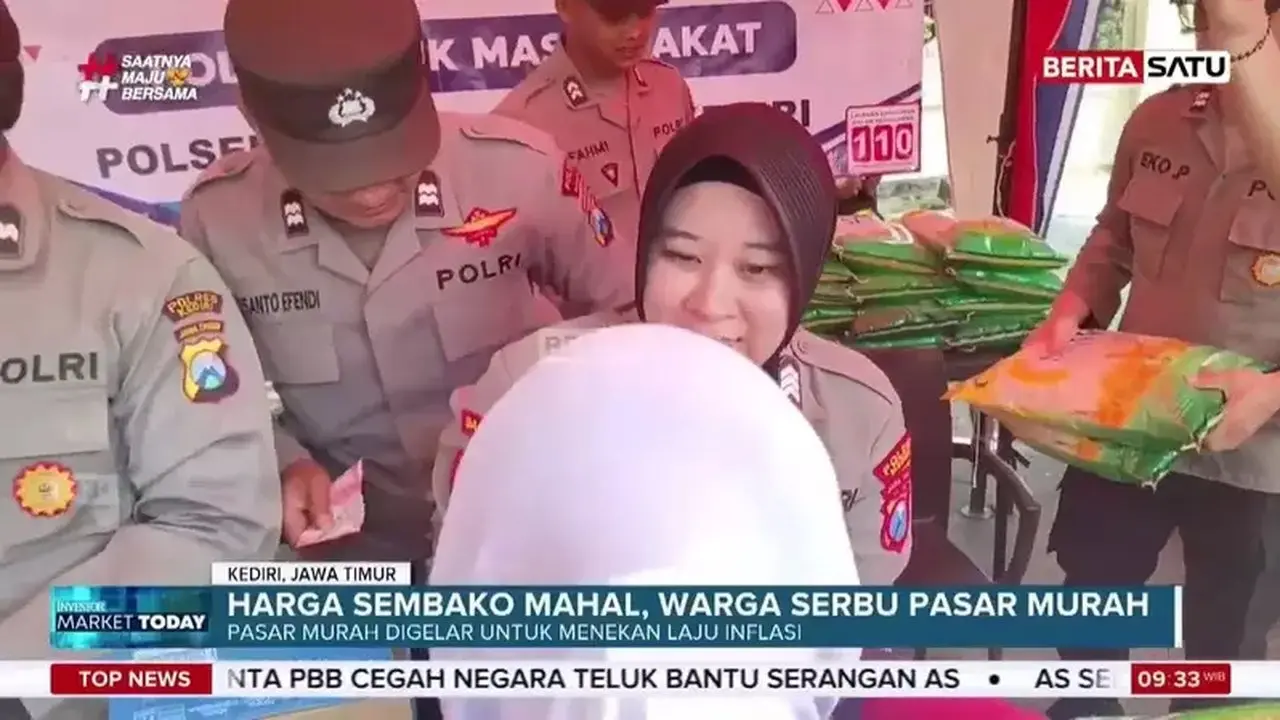 Ratusan Warga Antre di Pasar Murah Kediri untuk Beras 5 Kg Rp50.000
