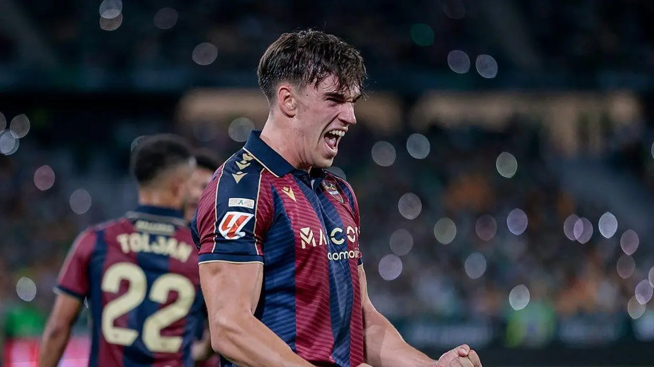 Real Madrid Rekrut Striker Muda Carlos Espi dari Levante
