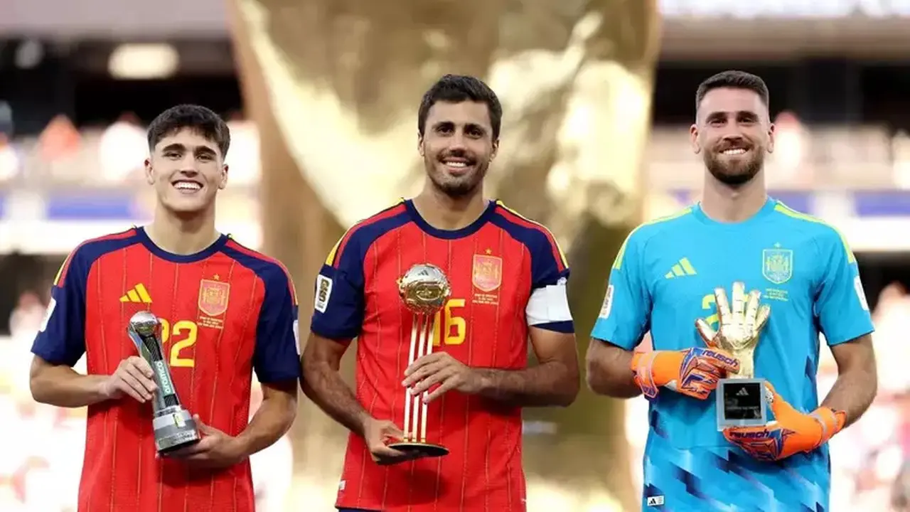 Rodri Sabet Bola Emas, Messi dan Mbappe Borong Penghargaan Individu Piala Dunia 2026