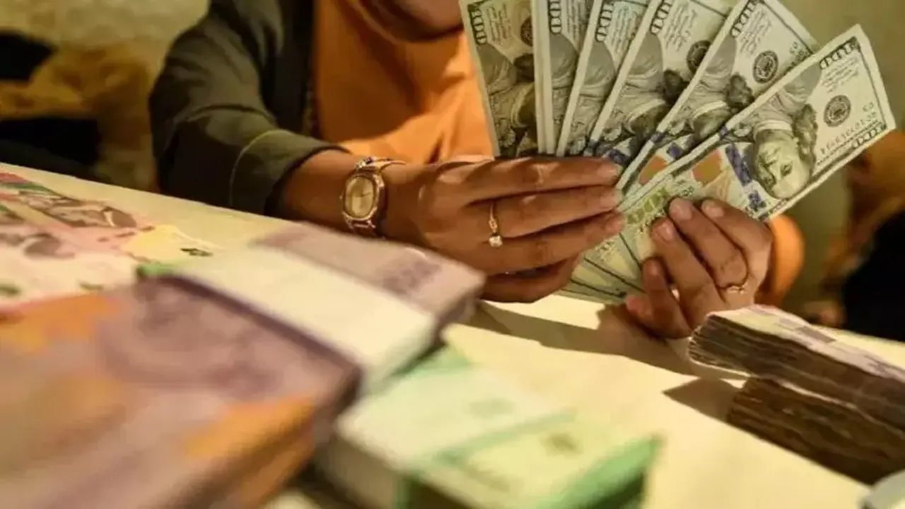Rupiah Dibuka Melemah ke Rp18.124 per Dolar, Pedagang Waspadai Data Inflasi AS