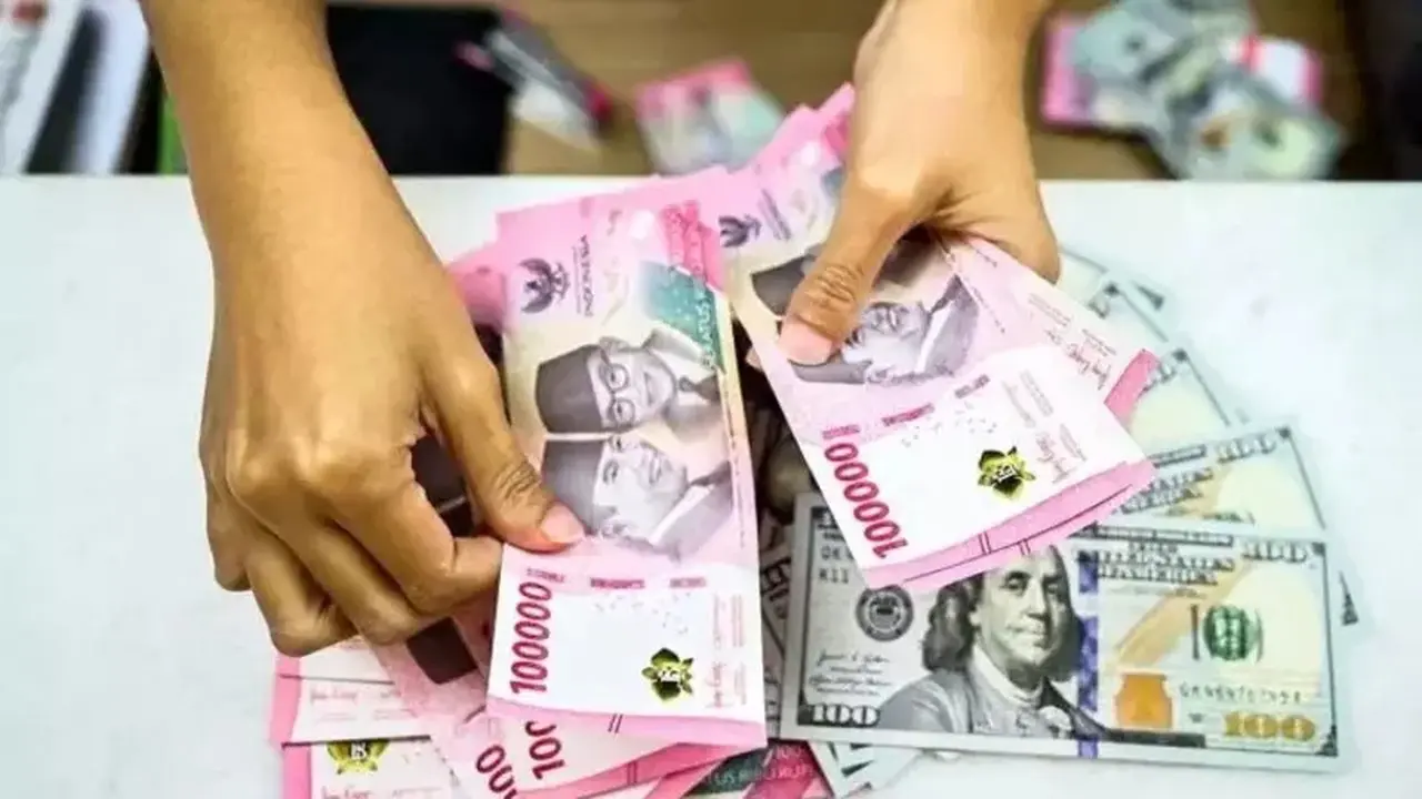 Rupiah Melemah di Tengah Kabar Pengunduran Diri Gubernur BI dan Dinamika Dolar AS