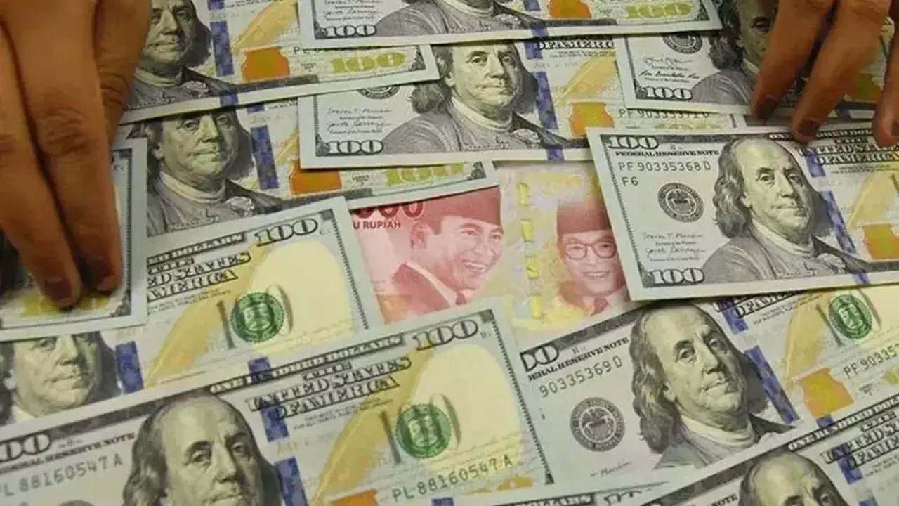 Rupiah Melemah Pasca Mundurnya Gubernur BI, Pasar Cermati Eskalasi Timur Tengah