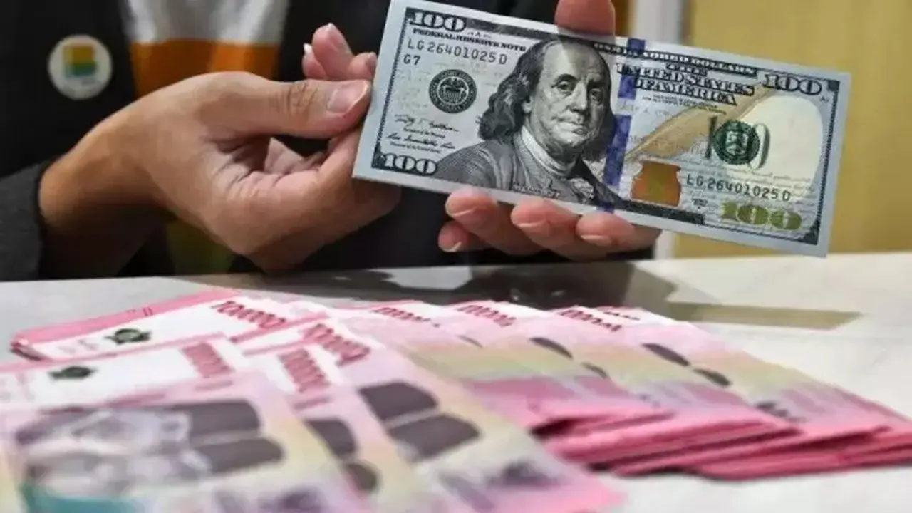 Rupiah Melemah Terhadap Dolar AS di Awal Perdagangan Rabu
