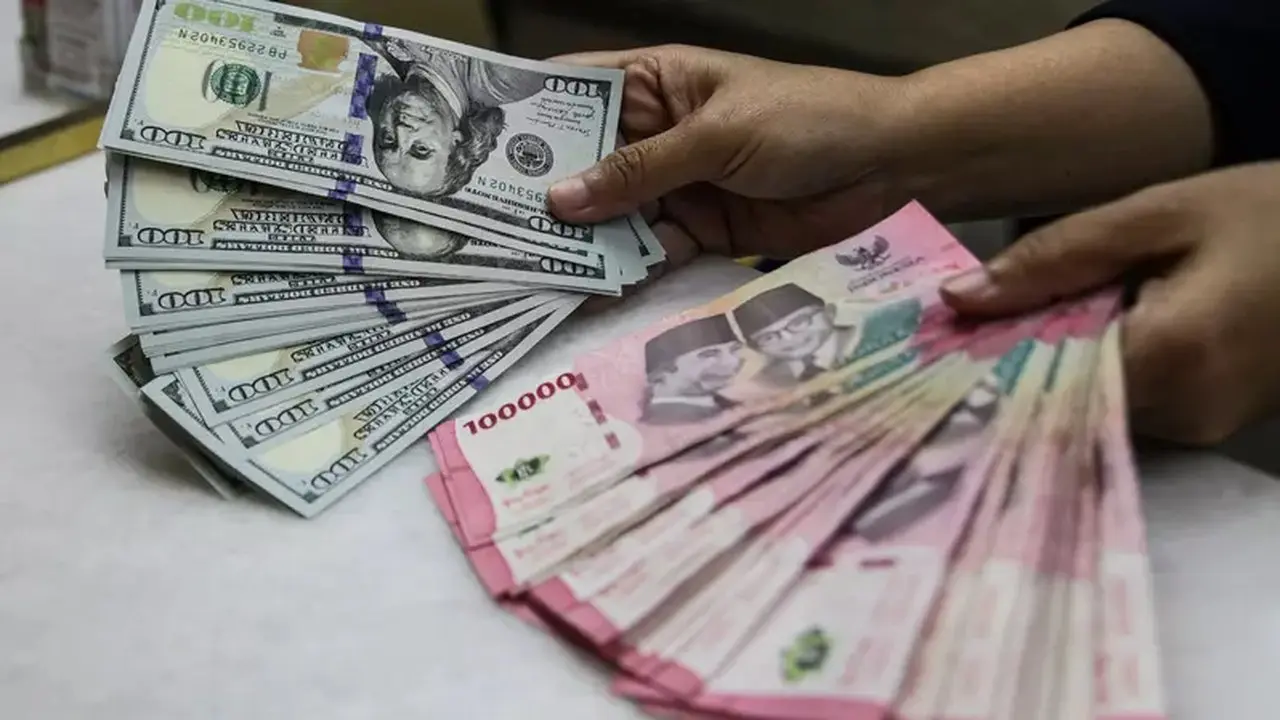 Rupiah Menguat Tipis di Awal Perdagangan Selasa, Dolar AS Fluktuatif