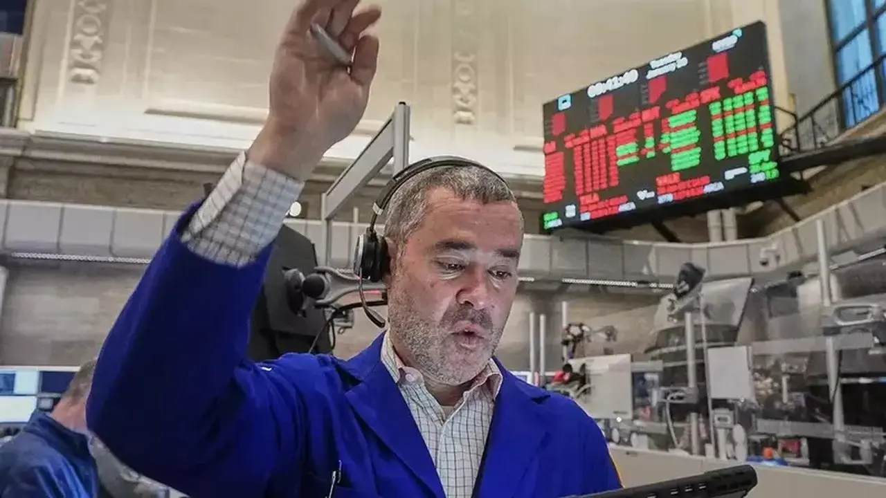 Saham Wall Street Merosot Akibat Lonjakan Harga Minyak dan Ketegangan AS-Iran
