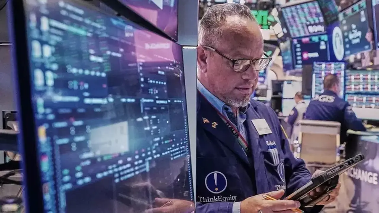 Saham Wall Street Tumbang Akibat Persaingan AI China dan Eskalasi AS-Iran