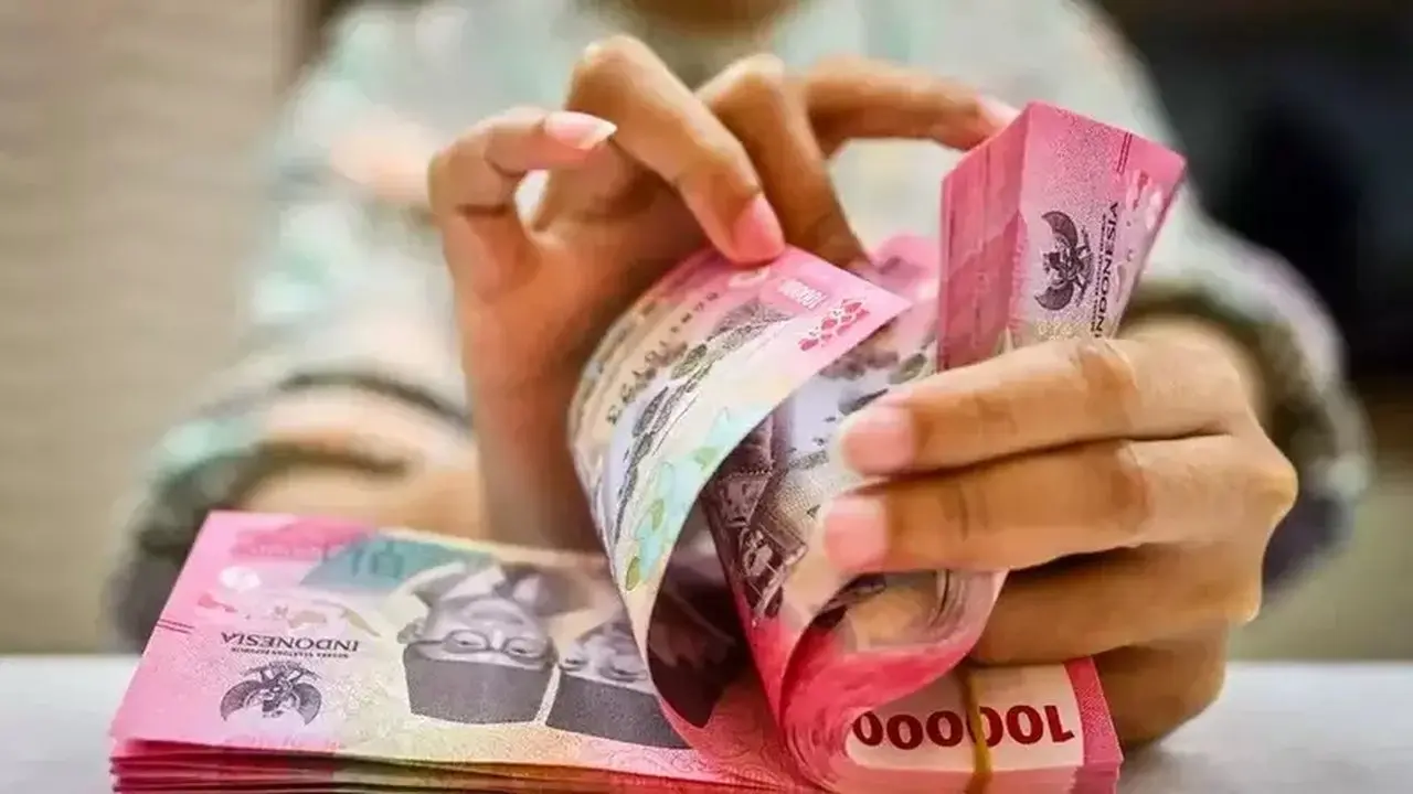Suku Bunga Naik, Bank Bersaing Ketat Rebut Dana Nasabah