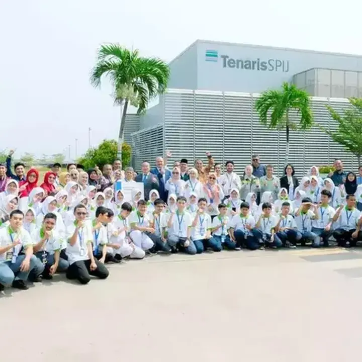 Tenaris Salurkan Beasiswa dan Perbaikan Sekolah di Cilegon dan Batam