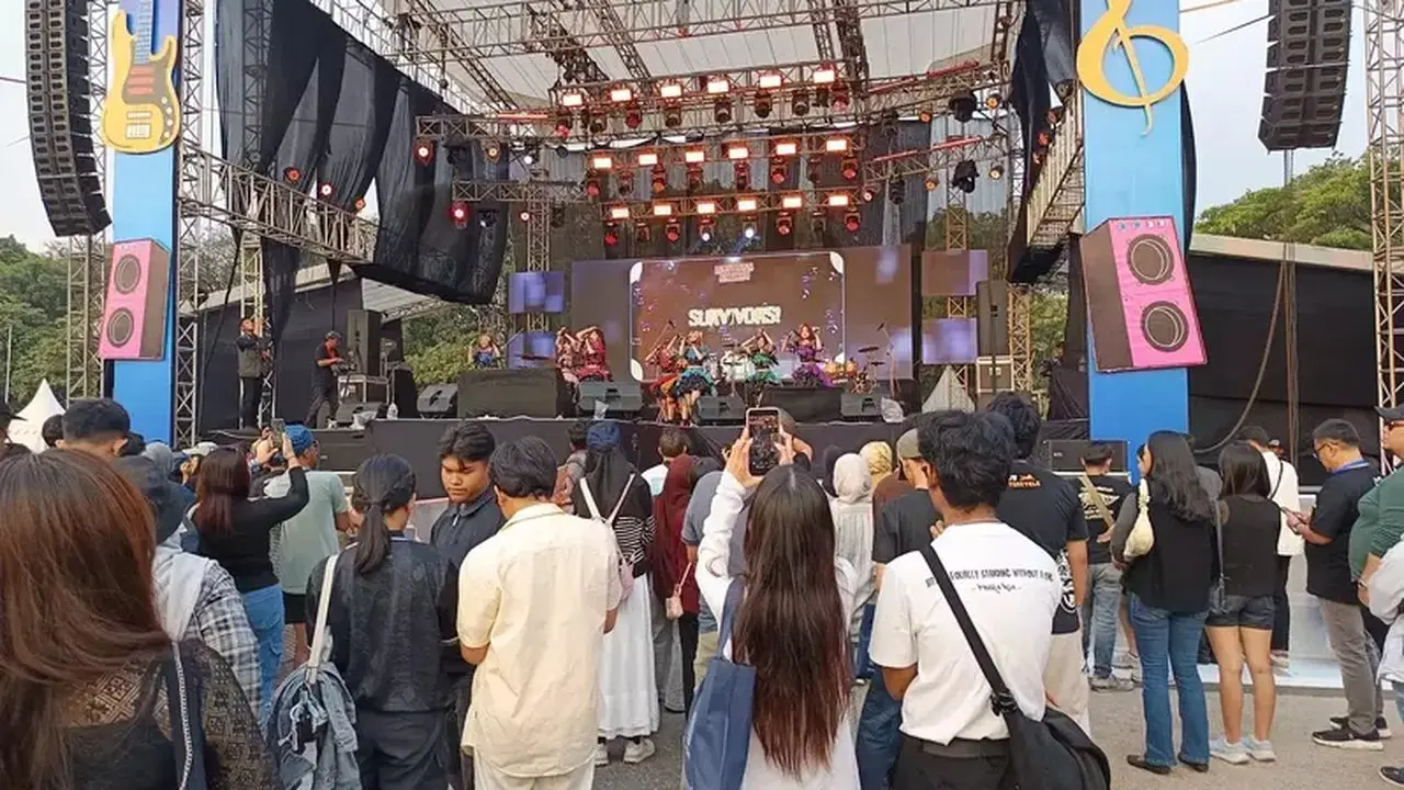 Vierratale dan Barasuara Panggungkan Nostalgia dan Energi di BTV Semesta Berpesta Bandung