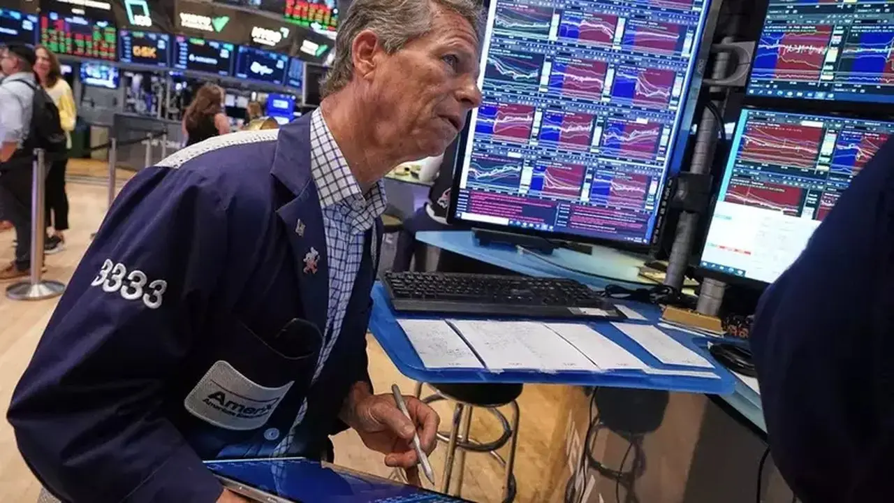 Wall Street Menguat Setelah Data Inflasi AS Turun, Saham Semikonduktor Rebound