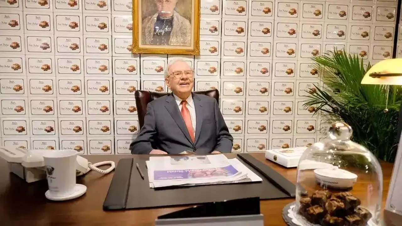 Warren Buffett Tarik Dana Besar, Berkshire Simpan US$397,4 Miliar Tunai