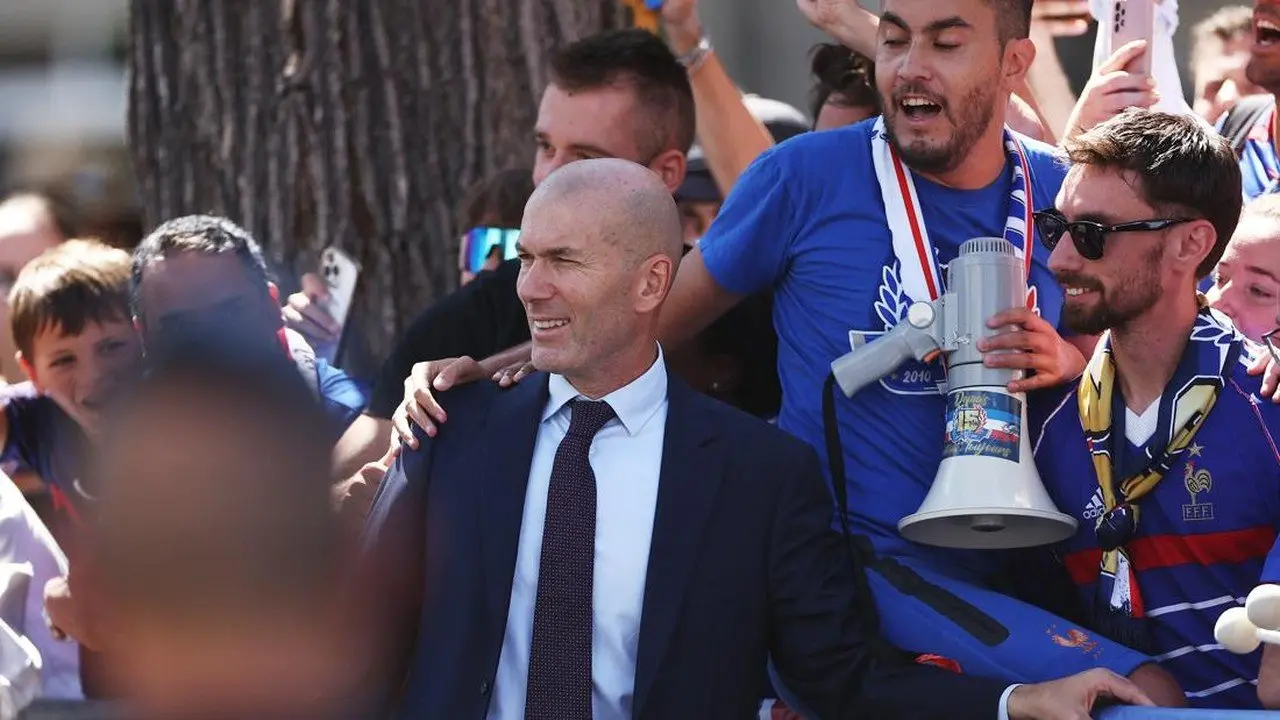 Zinedine Zidane Resmi Jadi Pelatih Timnas Prancis, Gantikan Didier Deschamps