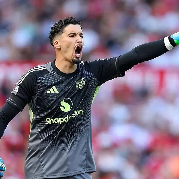 Altay Bayindir Tinggalkan Manchester United, Gabung Celta Vigo dengan Status Pinjaman