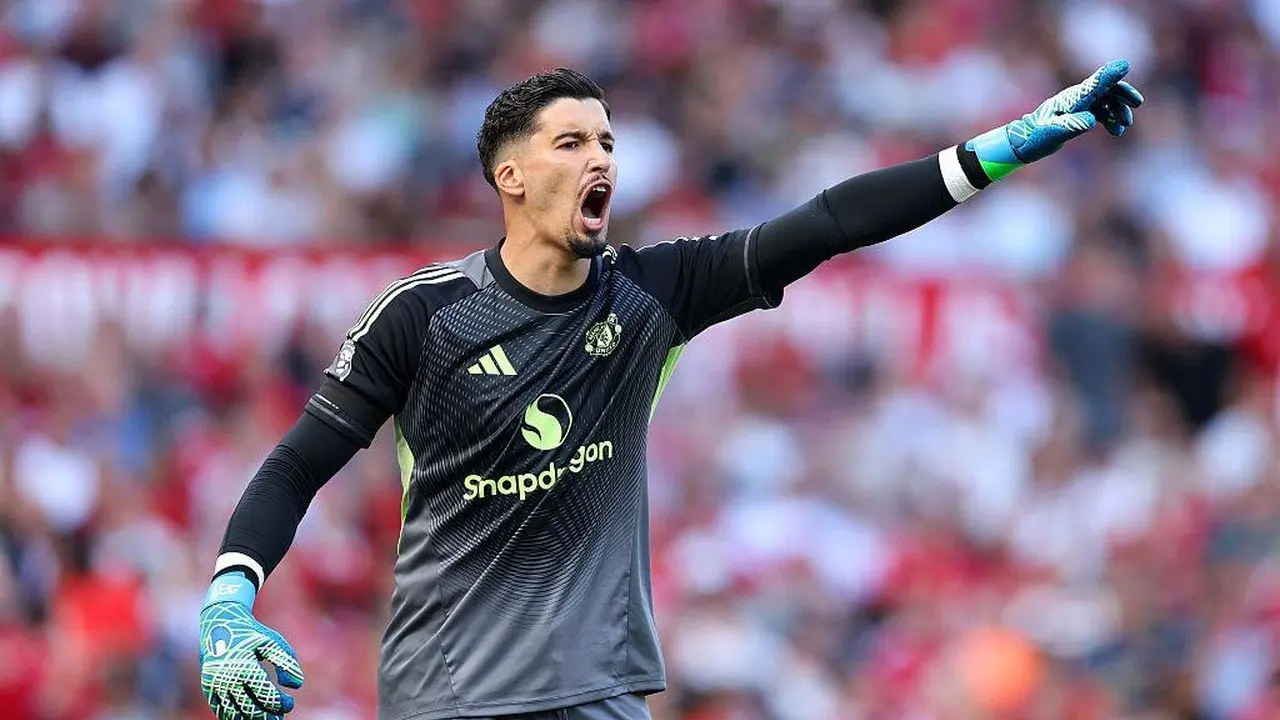 Altay Bayindir Tinggalkan Manchester United, Gabung Celta Vigo dengan Status Pinjaman