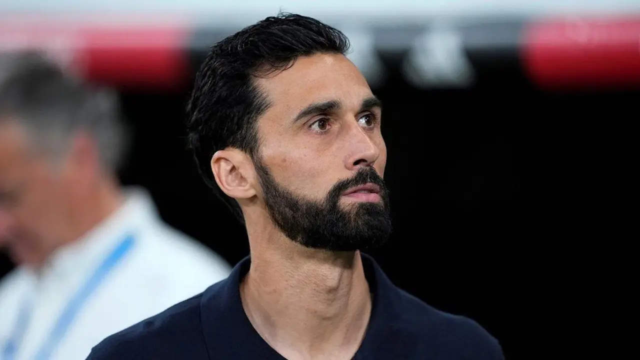 Alvaro Arbeloa Siap Hadapi Xabi Alonso di Laga Debut Fulham vs Chelsea