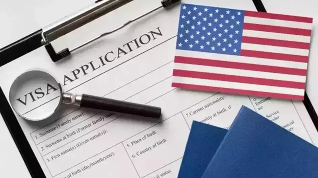 AS Akan Uji Coba Kebijakan Deposit Visa Imigran Rp 4,46 Miliar