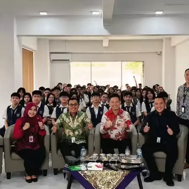 Danamon Gelar Edukasi Keuangan dan Revitalisasi Perpustakaan untuk Pelajar Jambi