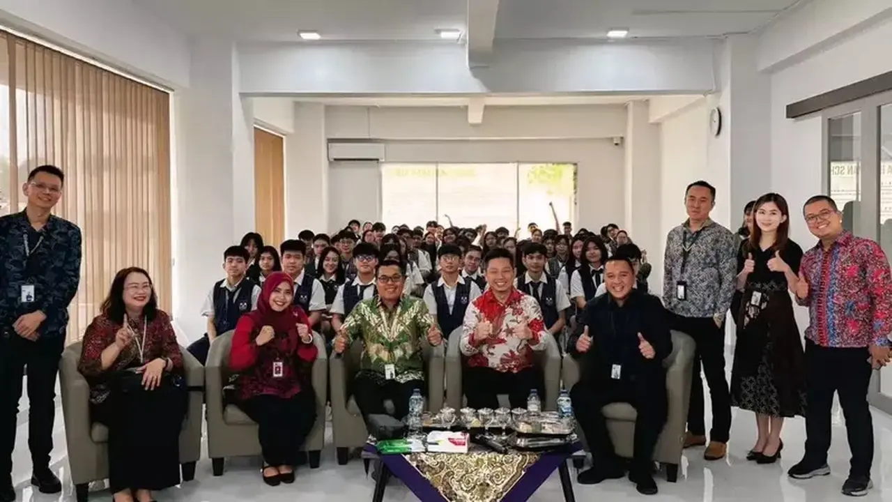 Danamon Gelar Edukasi Keuangan dan Revitalisasi Perpustakaan untuk Pelajar Jambi