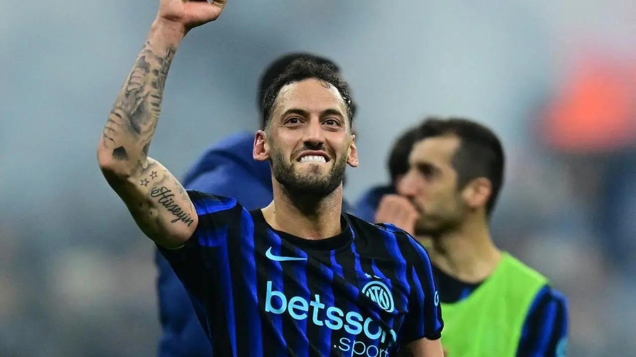 Hakan Calhanoglu Tegaskan Kebahagiaannya di Inter Milan, Kontrak hingga 2027