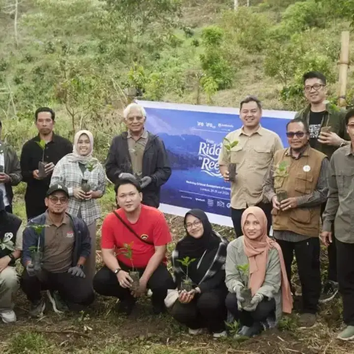 IFG Life Bersinergi Jaga Ekosistem Lombok dari Gunung ke Laut