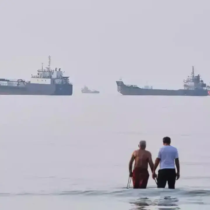 Kapal Tanker Diserang di Oman, Iran Ancam Tutup Jalur Energi Global