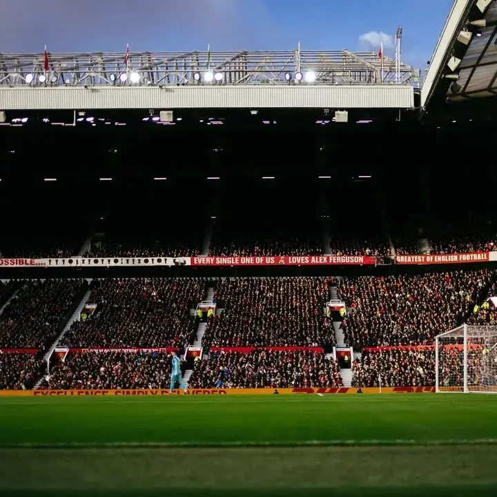 Lima Petugas Keamanan MU Didakwa Terlibat Penyerangan Suporter di Old Trafford
