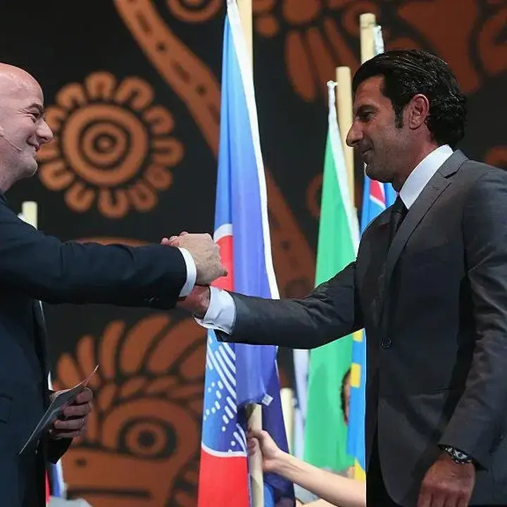 Luis Figo Mendesak Presiden FIFA Mundur, Sebut Infantino Licik dan Menipu