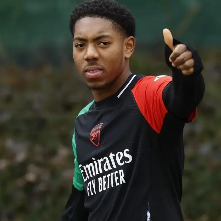 Manchester United Incar Tiga Bek Kiri Baru, Termasuk Bintang Muda Arsenal