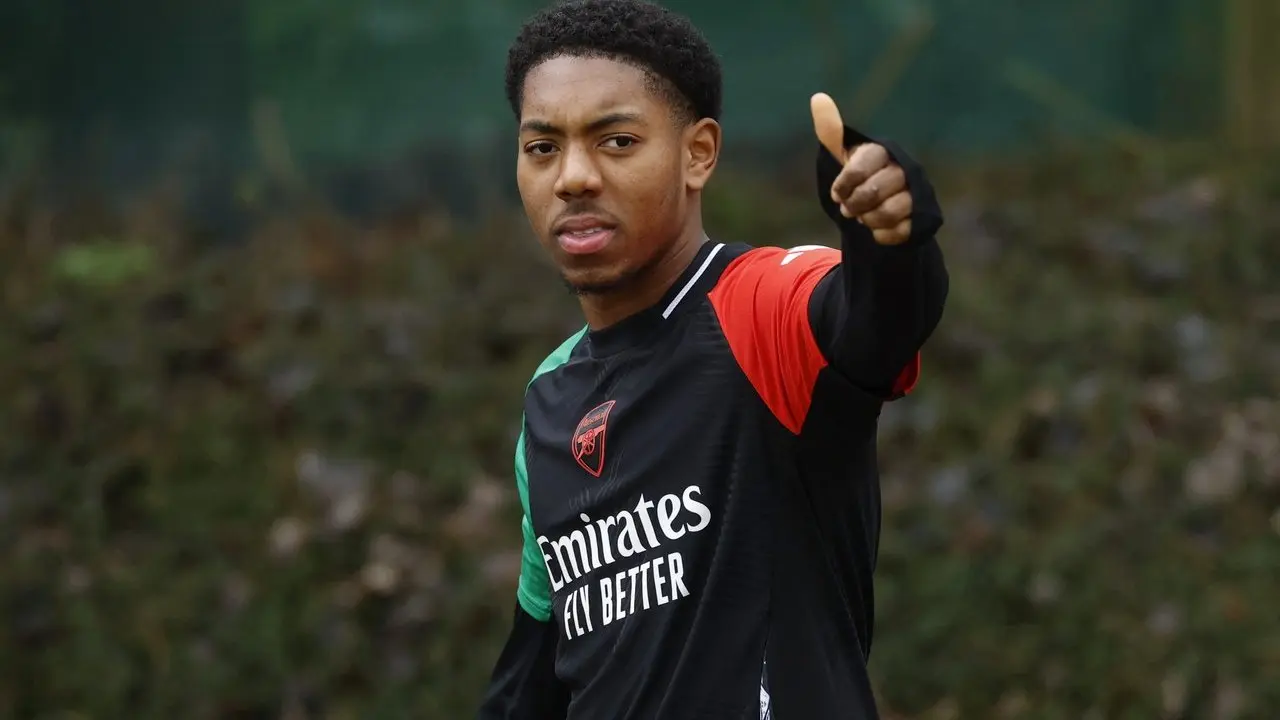 Manchester United Incar Tiga Bek Kiri Baru, Termasuk Bintang Muda Arsenal
