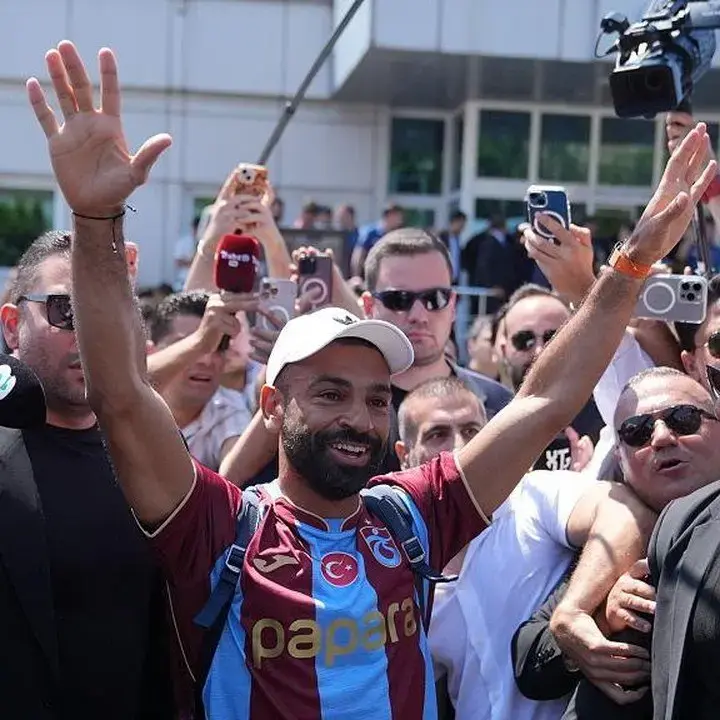 Mohamed Salah Tiba di Turki, Sambutan Meriah dari Fans Trabzonspor