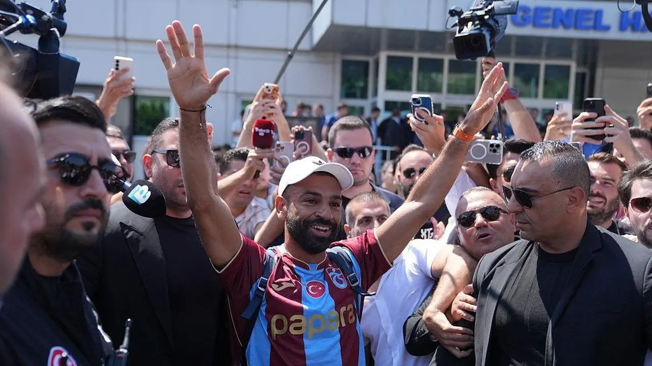 Mohamed Salah Tiba di Turki, Sambutan Meriah dari Fans Trabzonspor