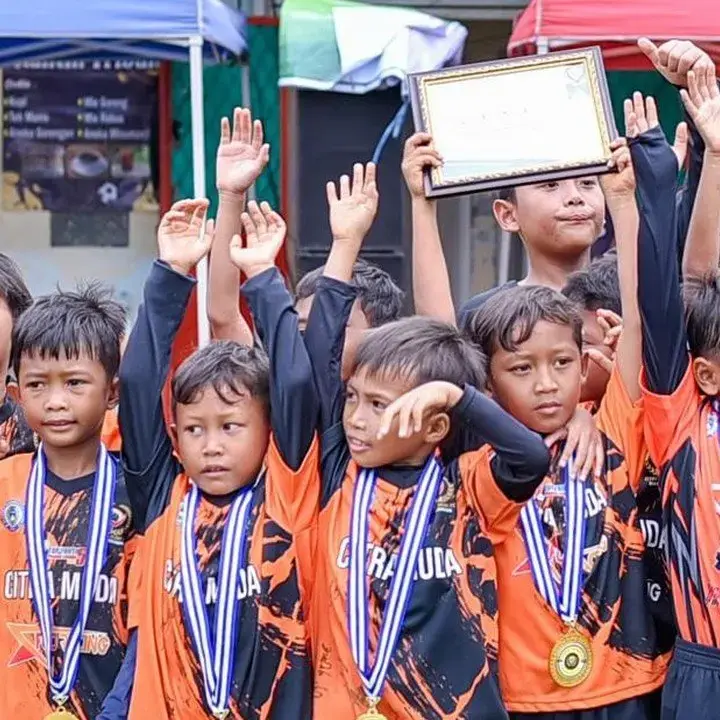 Operator Balap Motor Gelar Turnamen Sepak Bola Usia Dini di Bekasi