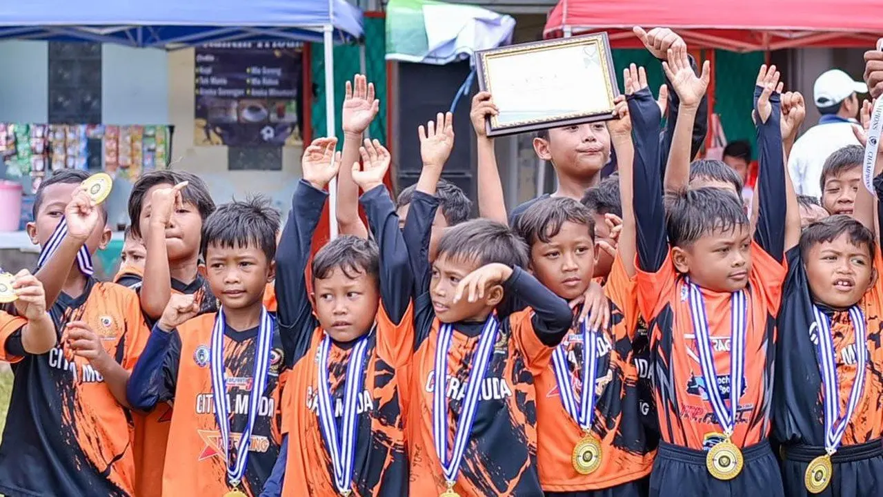 Operator Balap Motor Gelar Turnamen Sepak Bola Usia Dini di Bekasi