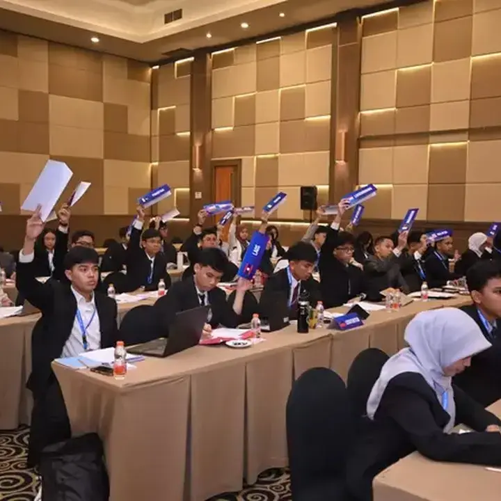 Pelajar Indonesia Bahas Isu Lingkungan Kendaraan Listrik di Forum Internasional
