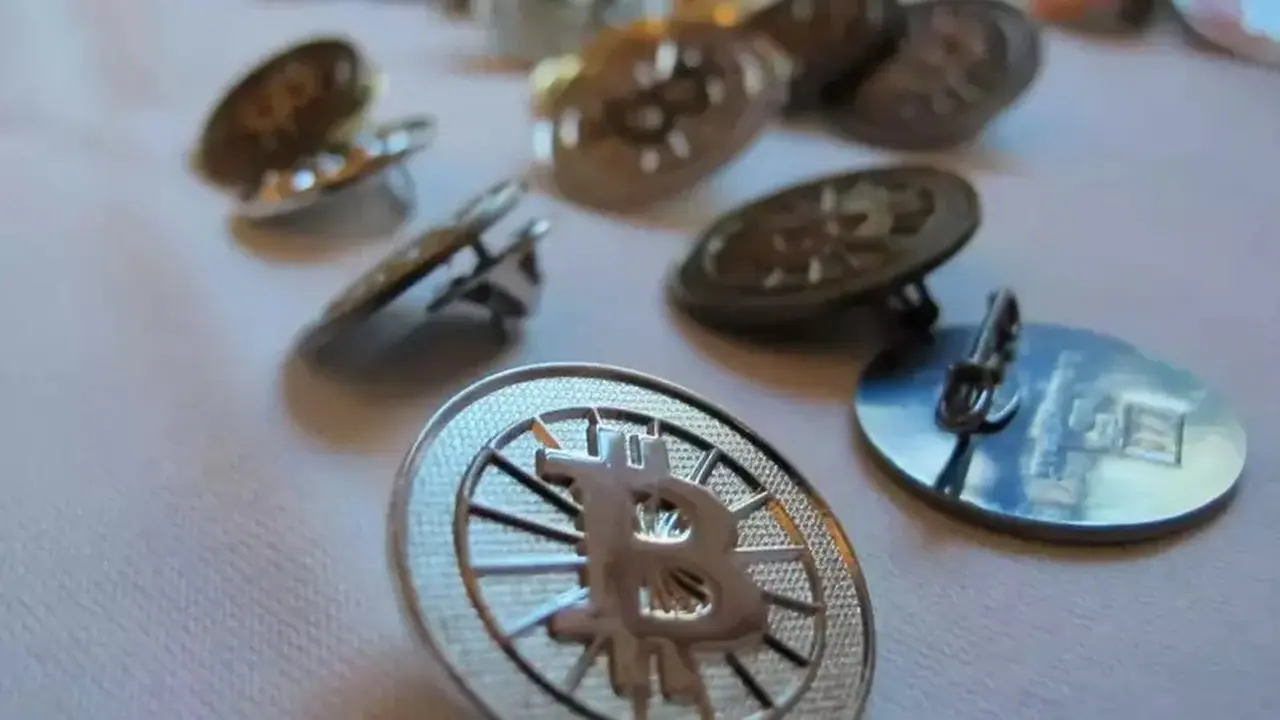 Peter Schiff Sebut Akhir Pesta Bitcoin, Prediksi Selloff Besar