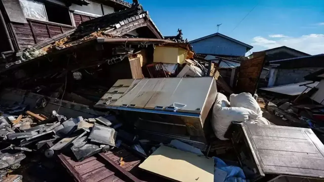 PM Jepang Tinjau Langsung Lokasi Bencana Kumamoto Pasca Gempa Magnitudo 7,1