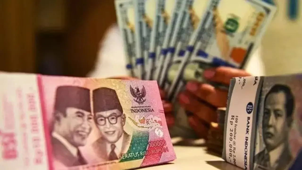 Rupiah Kembali Tertekan, Dolar AS Menguat ke Rp 18.027