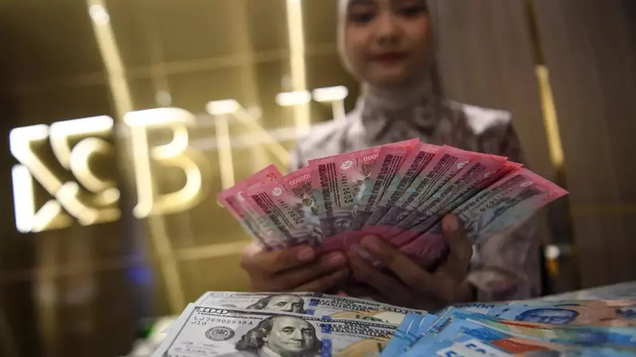Rupiah Melemah di Awal Perdagangan Jumat, Dolar AS Menguat