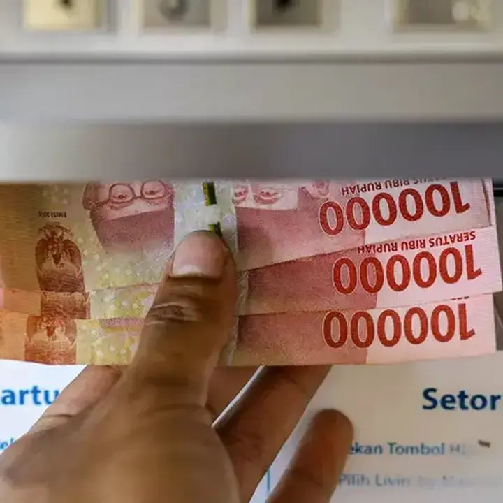 Rupiah Tertekan Dolar AS, Analis Prediksi Fluktuatif Pekan Depan