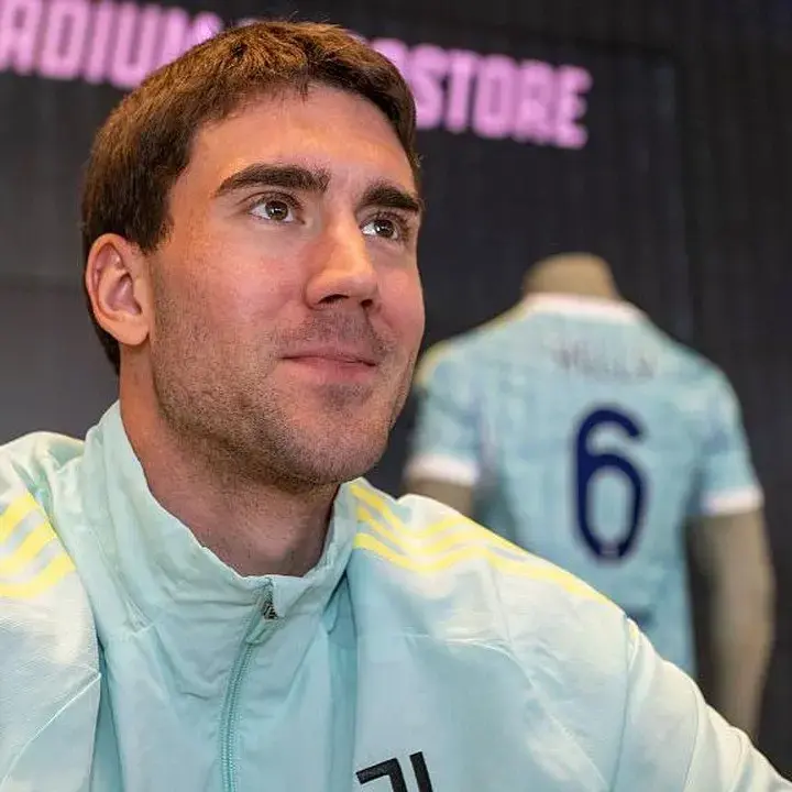 Vlahovic Tunggu Pinangan Barcelona, Pantau Ketat Situasi Alvarez