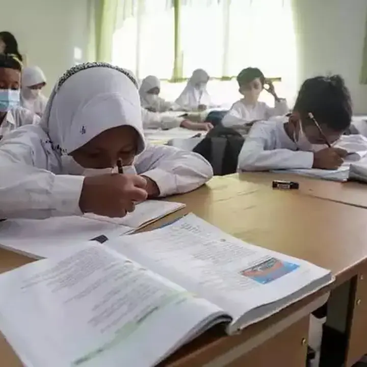 Wana Kencana Mineral Berikan Dukungan Pendidikan ke SMAN 4 Halmahera Timur